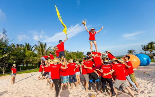 Một buổi team-building công ty nên là cơ hội gắn kết mọi người và hướng vào những suy nghĩ tích cực