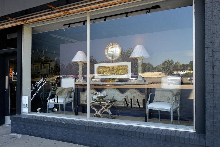 Window display là một điểm chạm thu hút khách hàng mua nội thất - Nguồn: Internet