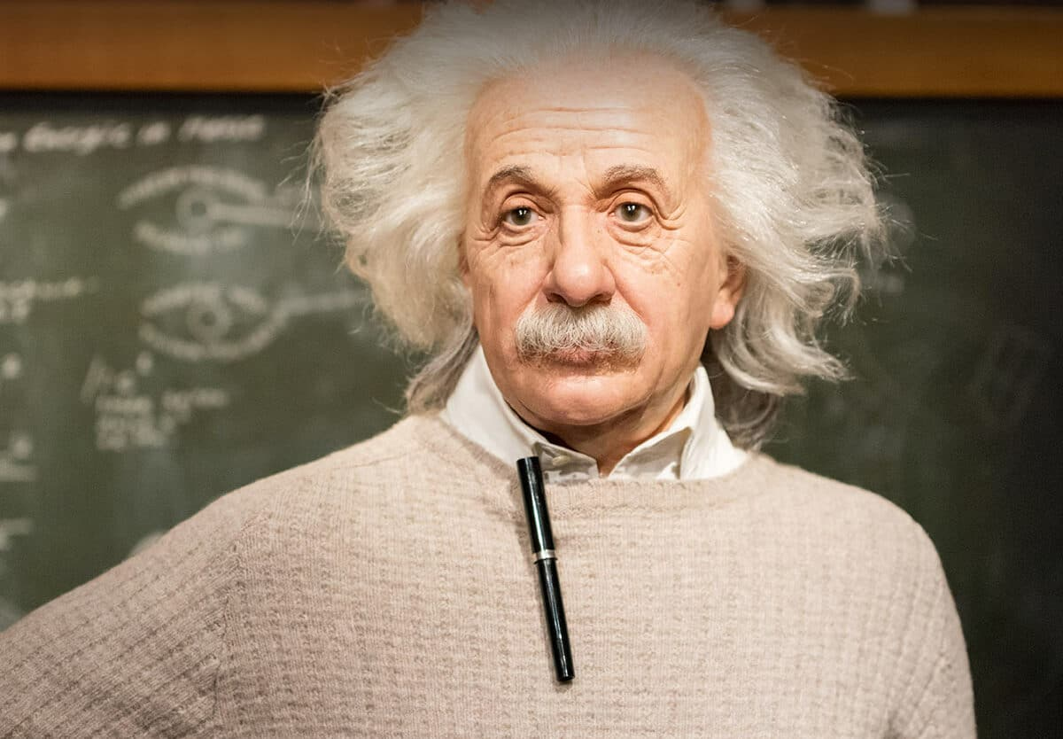 Albert Einstein nổi tiếng thế giới