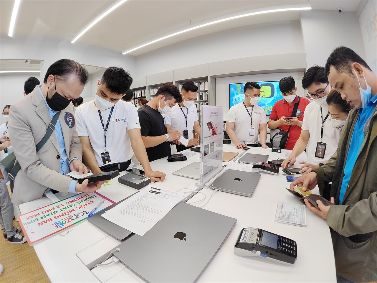 trải nghiệm khách hàng của apple