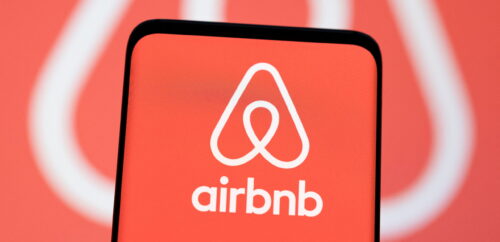 Airbnb: nền tảng kết nối du khách và đơn vị cung cấp dịch vụ lưu trú tại địa phương.